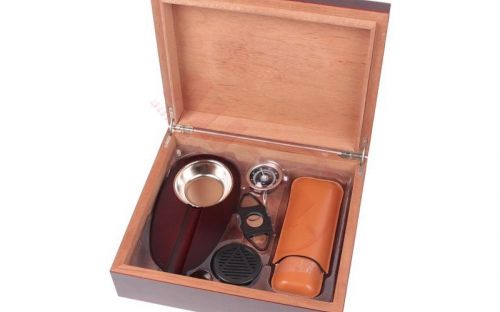 Zigarrenbox mit GeschenkSet - Bordeauxrot, spanischer Zeder, für 30 Zigarren